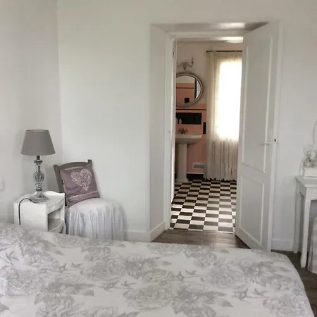 Autour D'une Histoire Pensión 3*